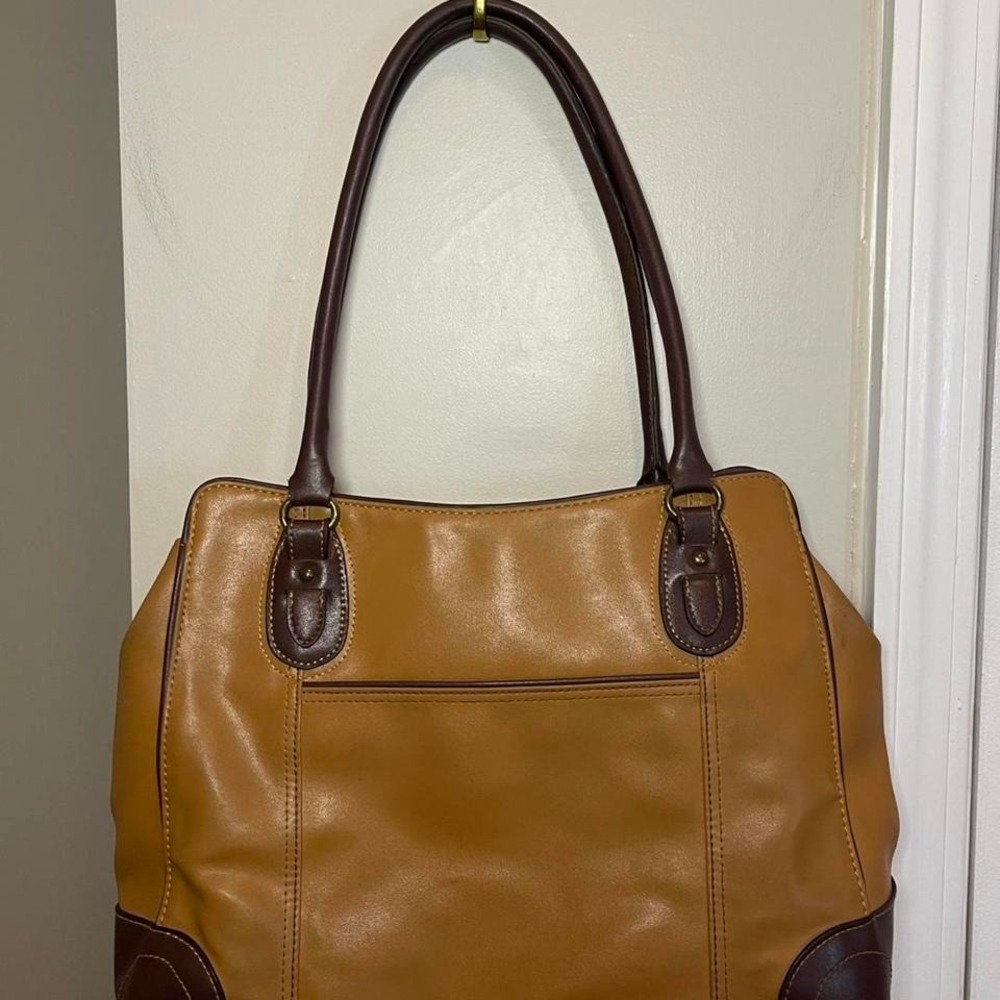 Vintage Nine West brown leather shoulder bag with lots of space and pockets
